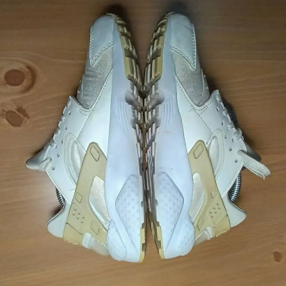 Nike Air Huarache Run Size 5Y 904538-100